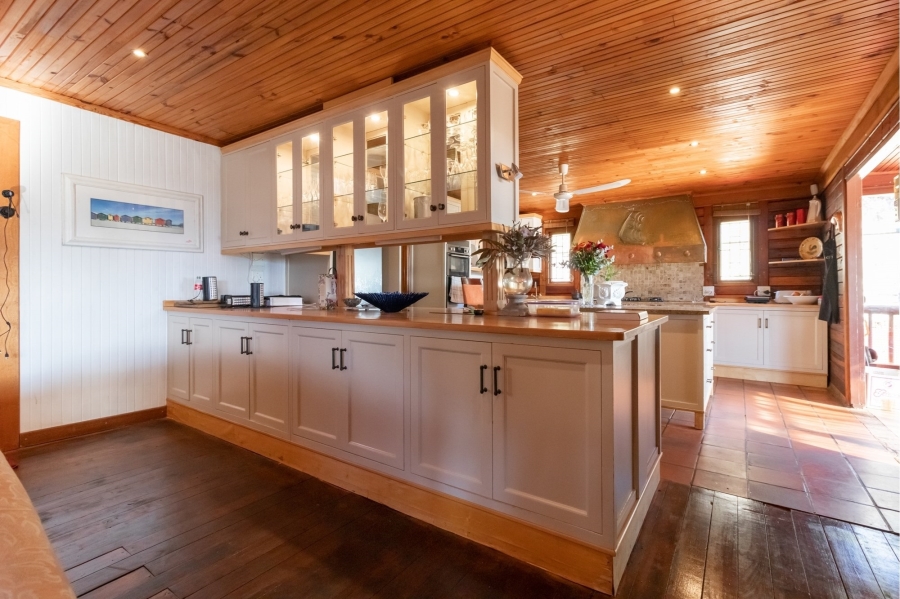 6 Bedroom Property for Sale in Capri Western Cape